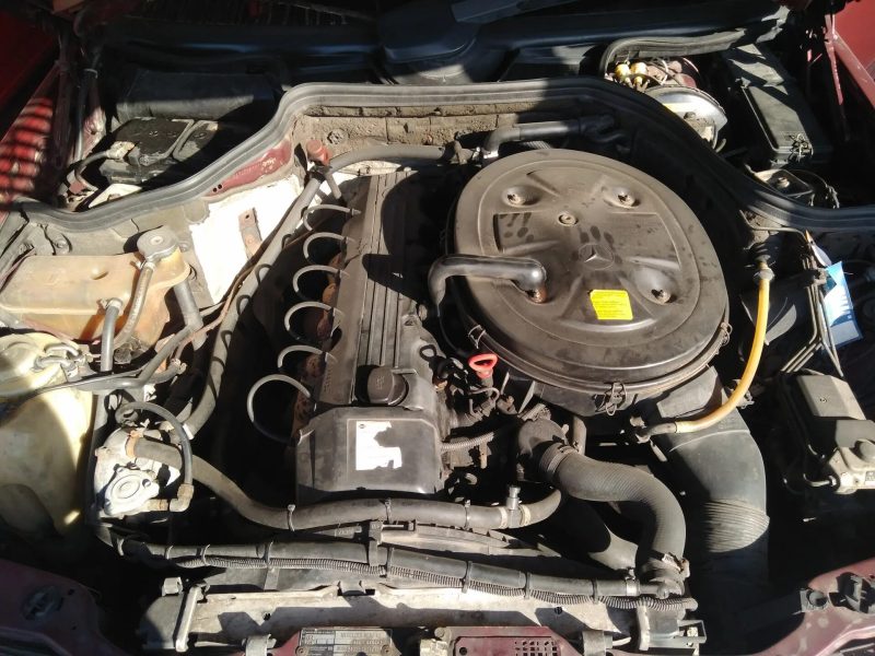 Mercedes-Benz M103 E26 2.6 engine