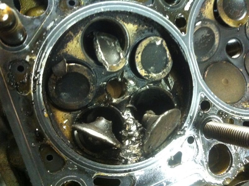 Why valves bend when the timing belt breaks and how to avoid it