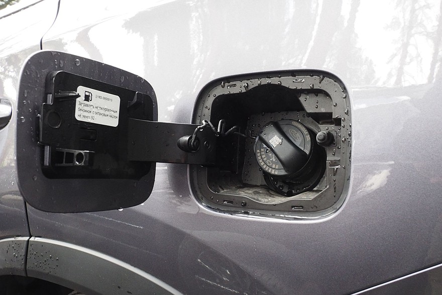 What is the danger of water in the gas tank and how to remove it from it