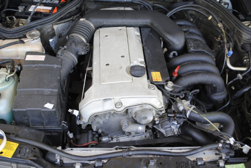 Mercedes-Benz M104 E30 3.0 engine